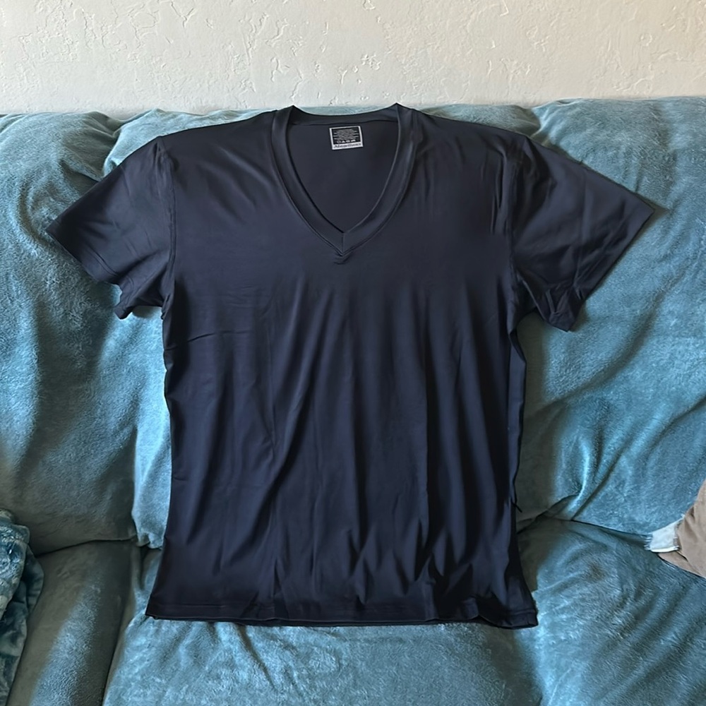 Magellan’s black large V neck shirt with zip pockets 💕